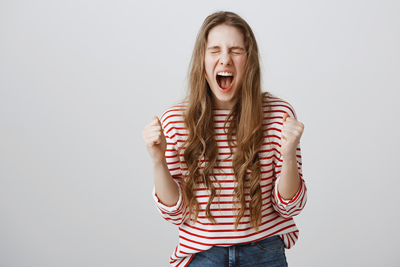 chico adolescente cambios de humor