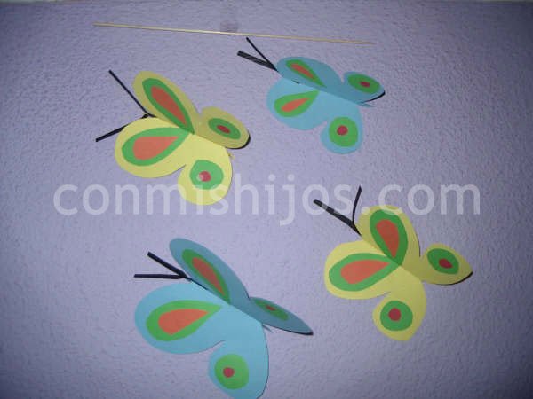 Alas de mariposa hechas con cartón