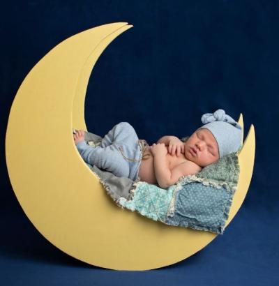 33 bellos nombres para bebés que significan luna, sol o estrella