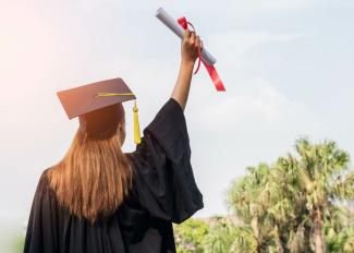 26 emotivas frases de graduación para tu hijo o hija