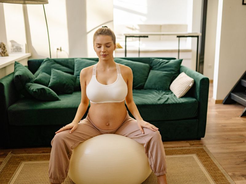 Beneficios pelota pilates durante el embarazo 🤰 Blog Hero Baby
