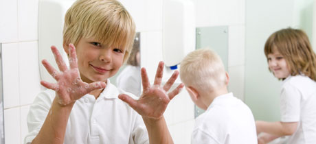 Pautas y consejos para enseñar higiene a un niño pequeño